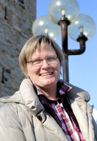 Maria Hölscheidt arbeitet schwerpunktmäßig in der Trauerbegleitung.