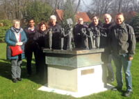 v.l. Pastoralreferntin Maria Hölscheidt, Pastor Jaison Ambadan, Krankenhausseelsorger/in Monika Liefland-Tarrach, Peter Bromkamp, Pastoralrefernt Michael Wichmann, Kaplan Miroslav Jonjic, Pfarrer Heinrich Plaßmann, Pastoralrefernt Andreas Masiak
