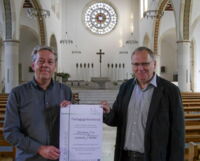 Werben für einen Gottesdienst der anderen Art: Kantor Michael Kemper (l.) und Pfarrer Ludger Schneider.